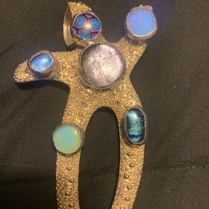 Pendent with opal stones!